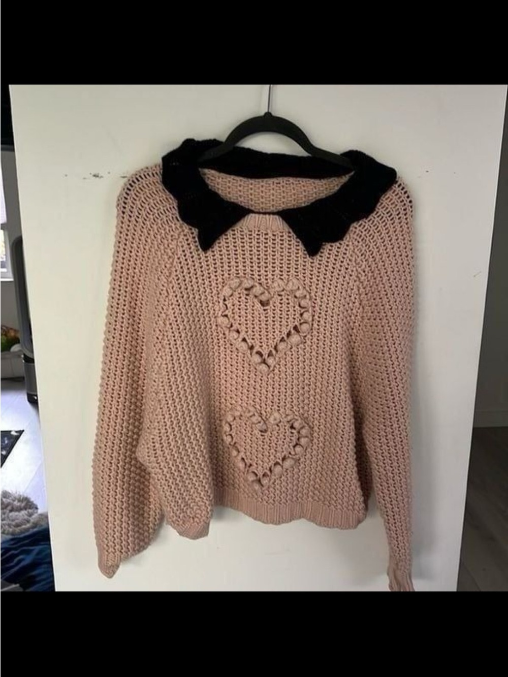 Black-Collar Pink Chunky Knit Sweater with Heart Detail M